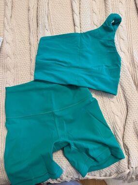 lululemon one shoulder bra and biker shorts SET